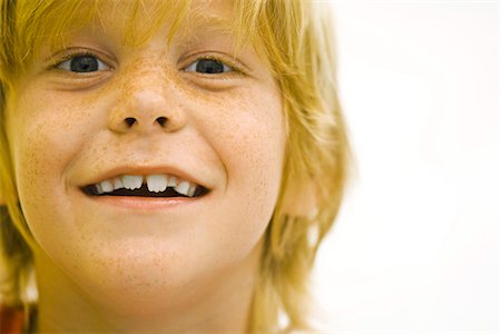 eye contact red hair freckles - Little boy, portrait Stock Photo - Premium Royalty-Free, Code: 632-03083624