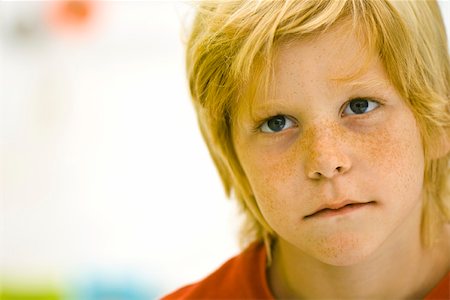 Boy with look of disappointment Foto de stock - Sin royalties Premium, Código: 632-03083669