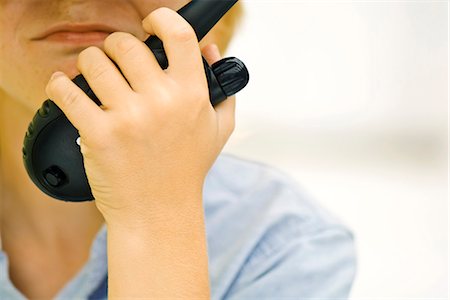 Child with walkie-talkie, cropped Foto de stock - Sin royalties Premium, Código: 632-03083690