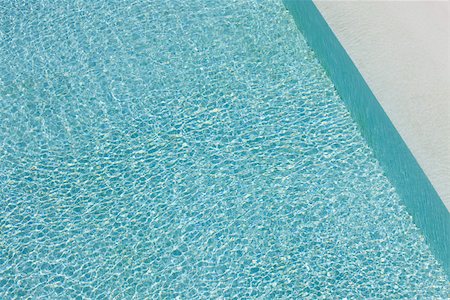 Sunlight refracted on water in swimming pool Foto de stock - Sin royalties Premium, Código: 632-03193625