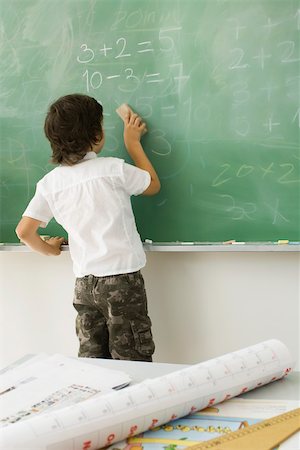 Boy erasing blackboard, rear view Foto de stock - Sin royalties Premium, Código: 632-03193652