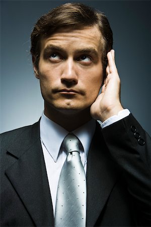 espion - Homme d'affaires main concave autour de l'oreille qui écoute attentive Photographie de stock - Premium Libres de Droits, Code: 632-03403433