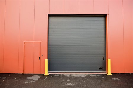 Loading dock at industrial plant Fotografie stock - Premium Royalty-Free, Codice: 632-03500494