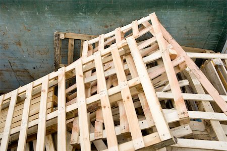 Used wood pallets in dumpster for recycling at industrial plant Foto de stock - Sin royalties Premium, Código: 632-03500552