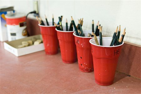 simsearch:632-03501053,k - Artists drawing pencils organized in cups Stock Photo - Premium Royalty-Free, Code: 632-03501044