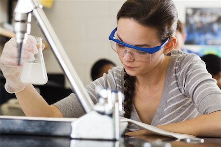 simsearch:632-03516577,k - High school student conducting experiment in science class Stock Photo - Premium Royalty-Free, Code: 632-03516566