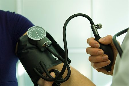 simsearch:632-03516718,k - Checking blood pressure Foto de stock - Sin royalties Premium, Código: 632-03516720