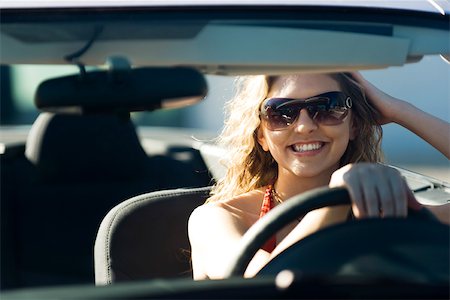 steering wheel - Young woman out for drive on sunny day Foto de stock - Sin royalties Premium, Código: 632-03516812