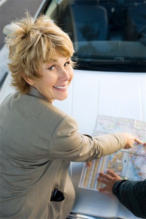 simsearch:600-06334453,k - Woman checking road map, smiling at camera Foto de stock - Sin royalties Premium, Código: 632-03516828