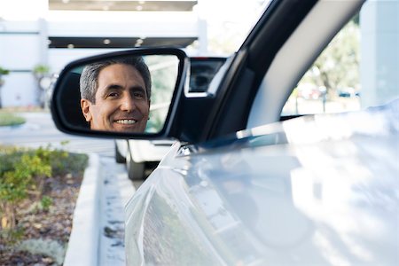 simsearch:632-07494991,k - Man sitting in parked car, reflection in side-view mirror Foto de stock - Sin royalties Premium, Código: 632-03516847