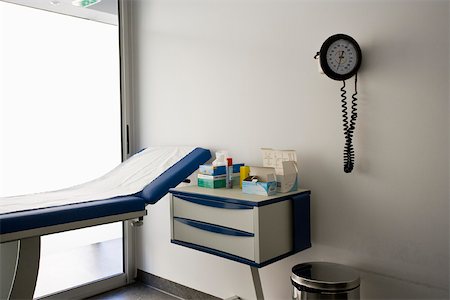 stanza per la visita medica - Examination room Fotografie stock - Premium Royalty-Free, Codice: 632-03629632