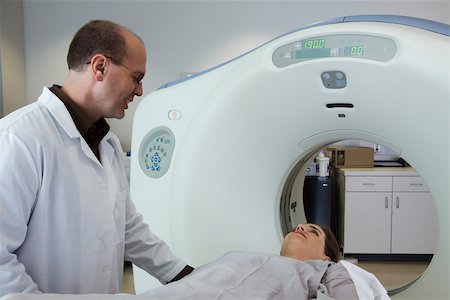 simsearch:632-03629886,k - Doctor reassuring nervous female patient preparing to undergo CAT scan Stock Photo - Premium Royalty-Free, Code: 632-03629882