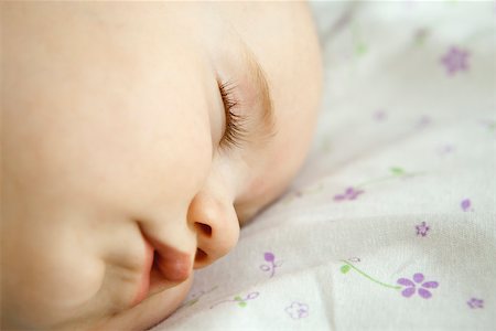 simsearch:632-03630044,k - Baby sleeping, close-up Fotografie stock - Premium Royalty-Free, Codice: 632-03630045