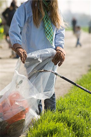 desséché - Volunteers cleaning up trash outdoors Foto de stock - Sin royalties Premium, Código: 632-03651695