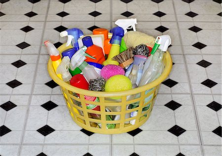 Cleaning products in laundry basket Stock Photo - Premium Royalty-Free, Code: 632-03651738