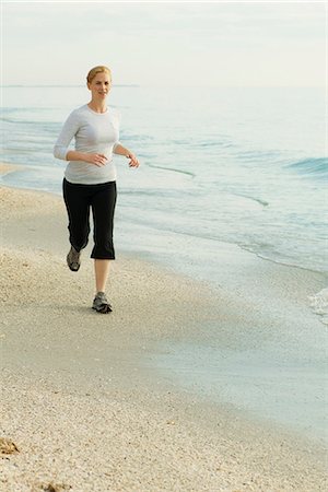 running to surf - Woman running at the beach Foto de stock - Sin royalties Premium, Código: 632-03651835