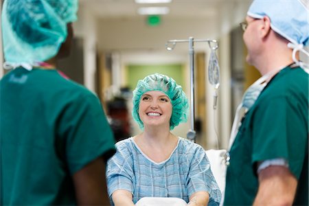 doctor scrubs patient smile - Patient chatting with healthcare workers Stock Photo - Premium Royalty-Free, Code: 632-03651981