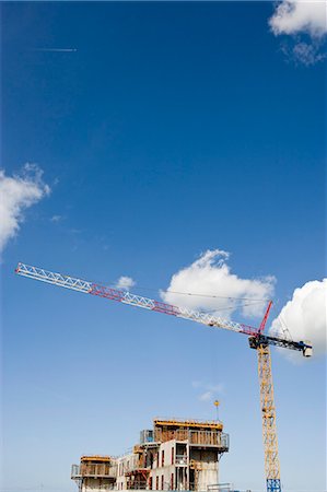 Crane and building under construction Stock Photo - Premium Royalty-Free, Code: 632-03652245