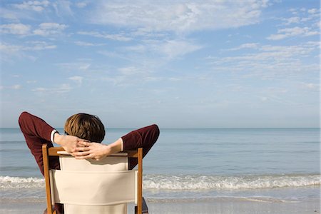 relax man beach one person - Relaxing in chair at the beach, looking at view Foto de stock - Sin royalties Premium, Código: 632-03652254