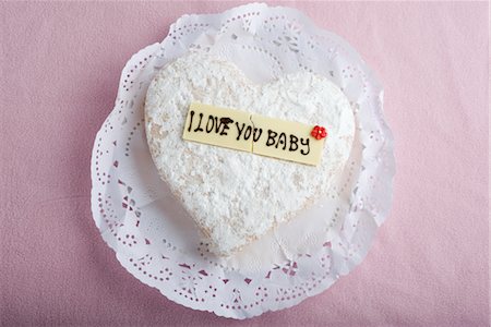 powdered sugar - Heart-shaped pastry with lettering on decorative white chocolate reading, "I love you baby" Stock Photo - Premium Royalty-Free, Code: 632-03754210