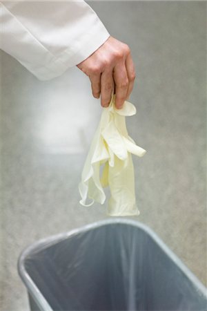 discarded - Throwing away disposable latex gloves Foto de stock - Sin royalties Premium, Código: 632-03754270