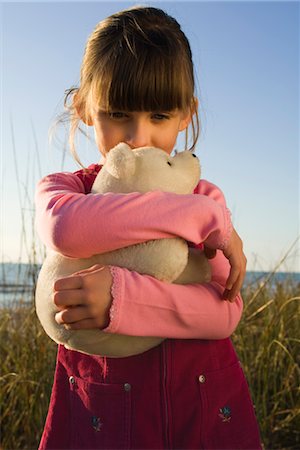 emotional attachment - Young girl hugging stuffed toy polar bear cub Foto de stock - Sin royalties Premium, Código: 632-03754489