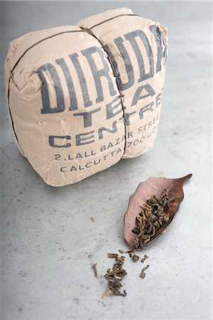 Bag of quality darjeeling tea Stock Photo - Premium Royalty-Free, Code: 632-03754681