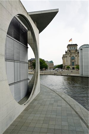 river spree - Allemagne, Berlin, Marie-Elisabeth-Lüders-Haus (bibliothèque du Parlement) le long de la rivière Spree Photographie de stock - Premium Libres de Droits, Code: 632-03779348