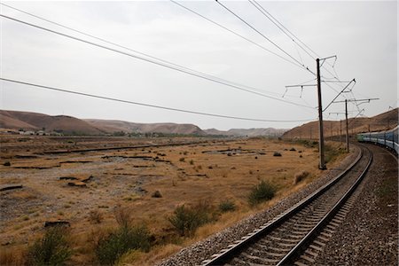 Uzbekistan, Bukhara, Railway and power lines running through barren landscape Foto de stock - Sin royalties Premium, Código: 632-03779370