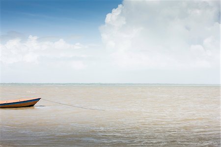 espacio vacío - Boat moored in shallow water Foto de stock - Sin royalties Premium, Código: 632-03779395