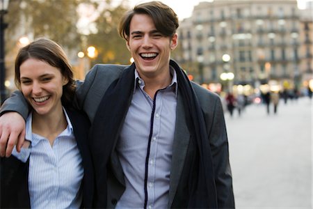 Couple walking on street together Foto de stock - Sin royalties Premium, Código: 632-03779693