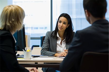 Female executive talking to business partners Foto de stock - Sin royalties Premium, Código: 632-03848087