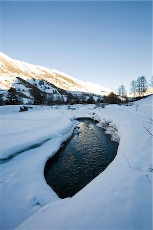 simsearch:632-03897927,k - River in snowy landscape Stock Photo - Premium Royalty-Free, Code: 632-03897790