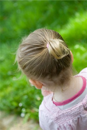 simsearch:632-03898204,k - L'arrière de la tête de la jeune fille pour tout-petits Photographie de stock - Premium Libres de Droits, Code: 632-03897845