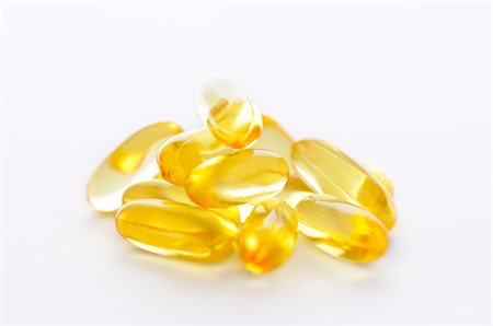 simsearch:632-03897919,k - Cod liver oil capsules Foto de stock - Sin royalties Premium, Código: 632-03898026