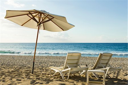 Beach umbrella and deckchairs on beach Stock Photo - Premium Royalty-Free, Code: 632-03898083