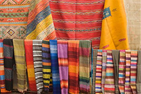 Brightly colored textiles, full frame Foto de stock - Sin royalties Premium, Código: 632-03898177