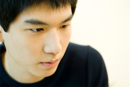 simsearch:695-03390134,k - Young man looking away, portrait Stock Photo - Premium Royalty-Free, Code: 632-03898375