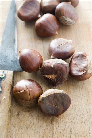 sweet chestnuts - Shelled chestnuts Stock Photo - Premium Royalty-Free, Code: 632-03898541