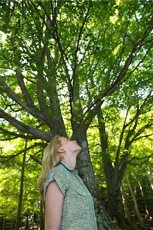 simsearch:633-05401416,k - Young woman admiring tall trees Stock Photo - Premium Royalty-Free, Code: 633-05401852