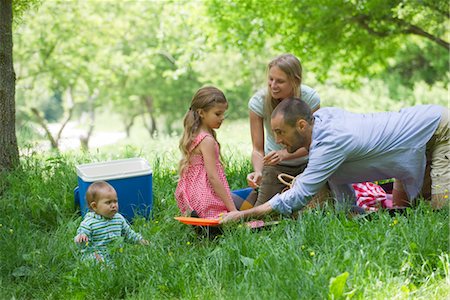 simsearch:633-05401448,k - Family having picnic in meadow Stock Photo - Premium Royalty-Free, Code: 633-05401992