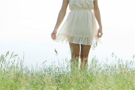 simsearch:633-03444677,k - Young woman standing in tall grass, cropped Stock Photo - Premium Royalty-Free, Code: 633-05402026