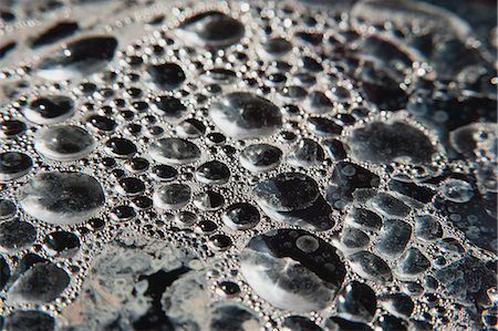 simsearch:633-01273854,k - Bubbly water surface, close-up Stock Photo - Premium Royalty-Free, Code: 633-06322448