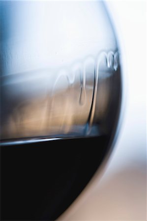 simsearch:695-05774902,k - Wein Tränen im Glas Rotwein Stockbilder - Premium RF Lizenzfrei, Bildnummer: 633-06354964