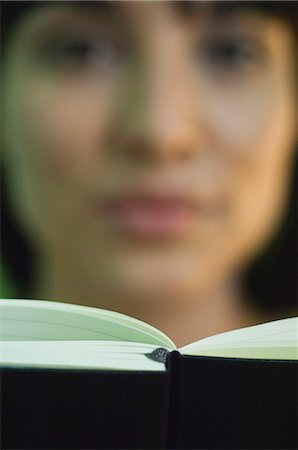 simsearch:633-08151062,k - Woman reading, focus on book Stock Photo - Premium Royalty-Free, Code: 633-06354963