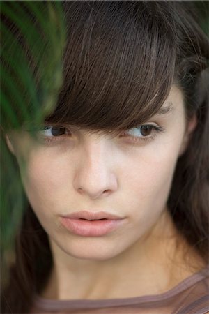 simsearch:633-06406668,k - Young woman looking away in thought, portrait Stock Photo - Premium Royalty-Free, Code: 633-06406433