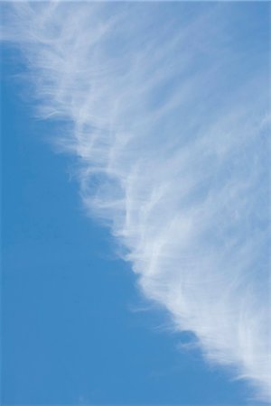 Wispy cloud in blue sky Stock Photo - Premium Royalty-Free, Code: 633-06406481