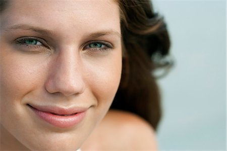 simsearch:633-06406668,k - Young woman smiling, portrait Stock Photo - Premium Royalty-Free, Code: 633-06406577