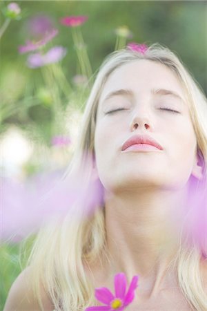 Woman overwhelmed by the sweet fragrence of blooming flowers Stockbilder - Premium RF Lizenzfrei, Bildnummer: 633-08150707