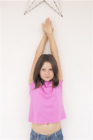 stretch - Girl with arms raised in the air, portrait Photographie de stock - Premium Libres de Droits, Code: 633-08150777